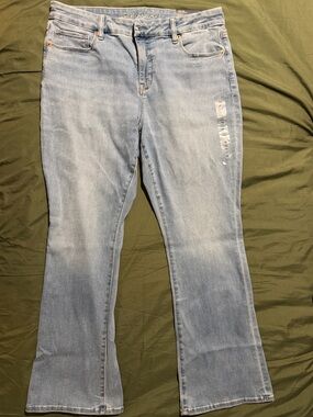 NWT American Eagle Outfitters curvy skinny kick  Light Wash Jeans. 16 Short